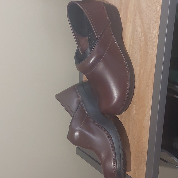 LL Bean Comfort Mocs, Women's 7.5M, Brown Leather Professional Clogs, Slip Ons - Picture 3 of 8